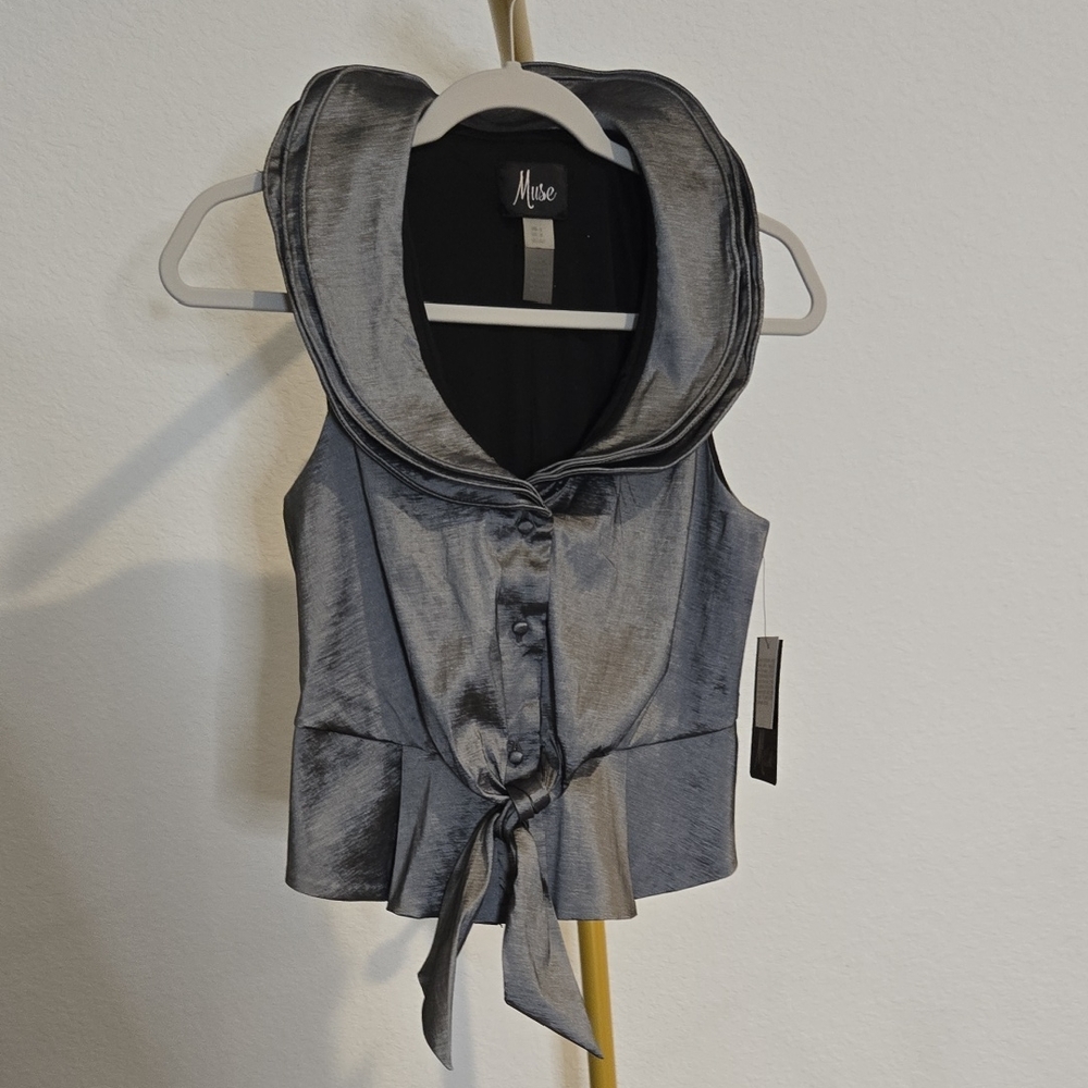 NWT Muse Women's Metallic Gray Button-Down Size 2  Blouse